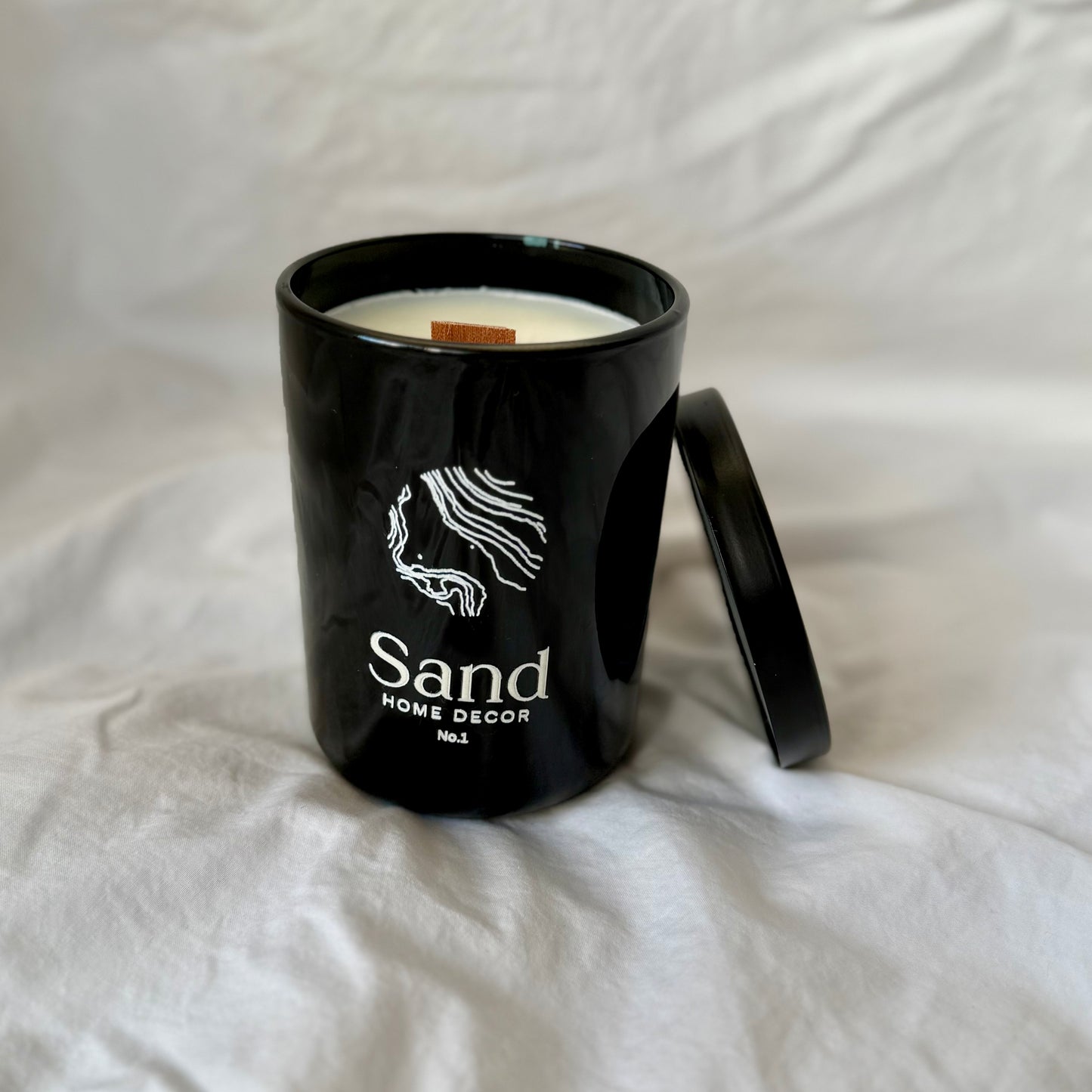 Black soy candle with wooden wick and metal lid – Gin & Tonic scent by Sand Home Decor