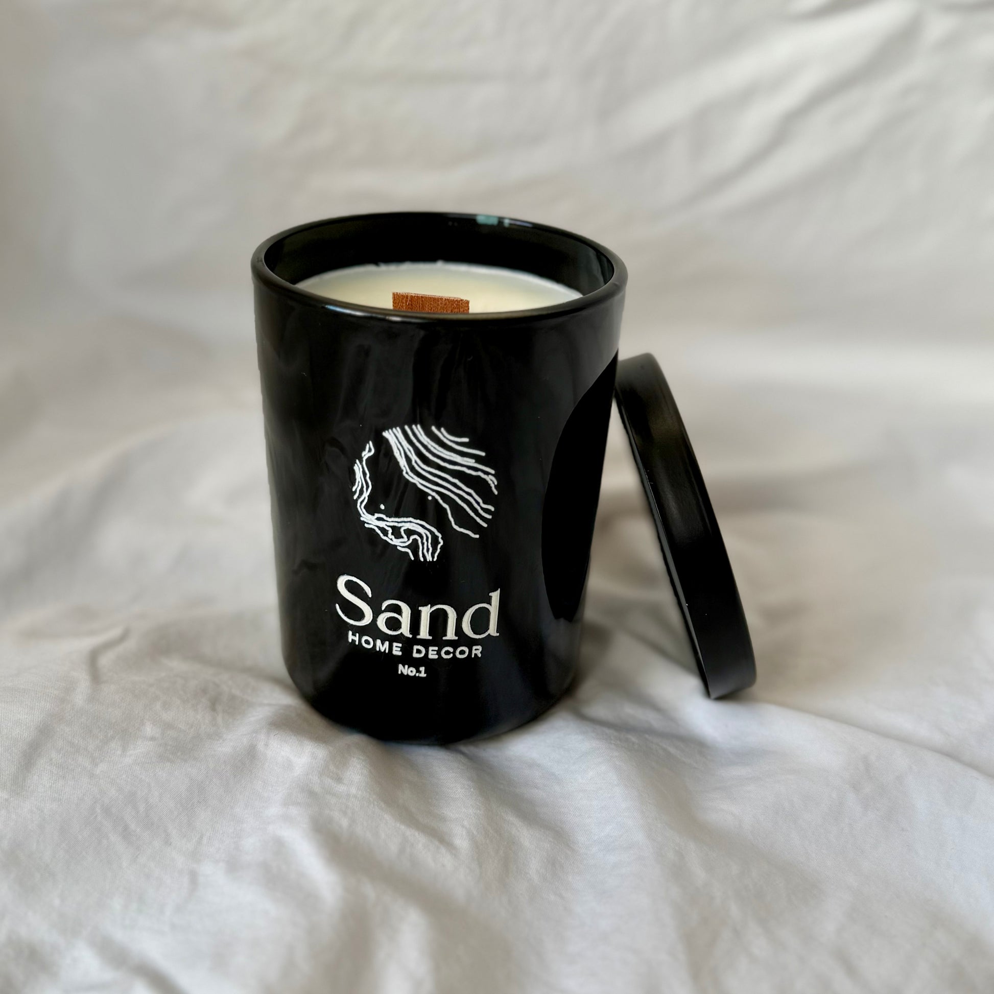 Black soy candle with wooden wick and metal lid – Gin & Tonic scent by Sand Home Decor